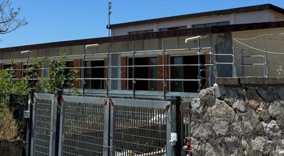 Piano di Sorrento, Scuola dei Colli: sì anche all’efficientamento energetico, il progetto si abbina all'adeguamento sismico in corso