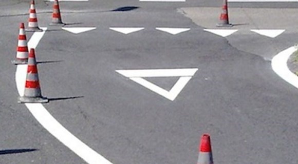 Pulizia, diserbo e rifacimento segnaletica orizzontale a Sorrento: istituiti divieti di sosta temporanei 