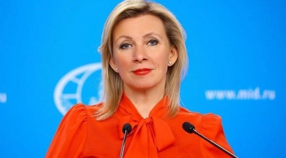 Zakharova accusa la Lettonia: «Nazismo e russofobia». Si riaccende il confronto tra Mosca e l’Alleanza Atlantica