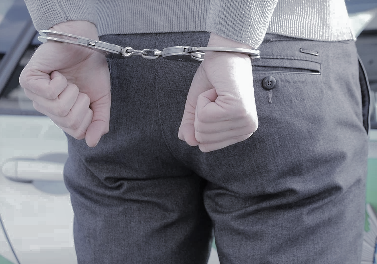 Adescava adolescenti in cambio di soldi, arrestato pedofilo a Salerno - Positano Notizie