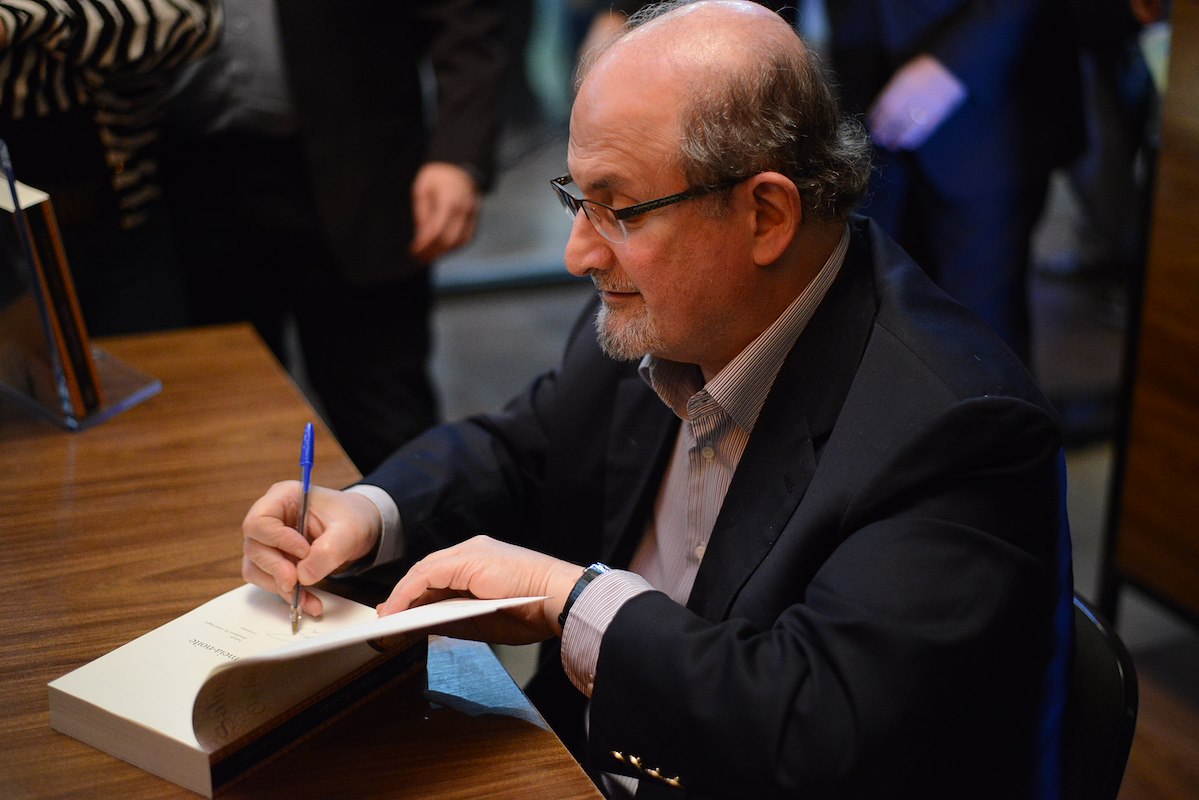 Positano News – Salman Rushdie, agente literario Wylie: «Perdió la vista de un ojo»