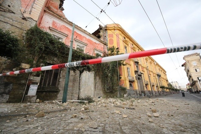 Ercolano: crolla un solaio a Villa Favorita, Franceschini chiede immediato intervento - Positano Notizie