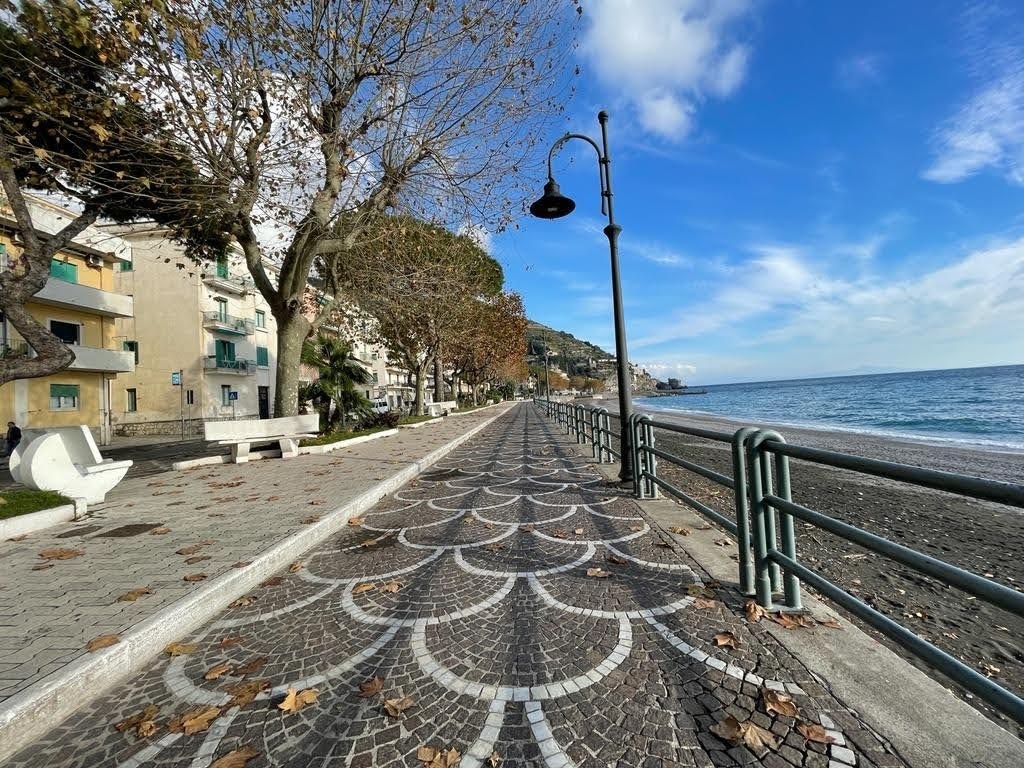 Positano Notizie - Maiori: si cerca un Direttore Artistico per il progetto  "La Magia degli Elementi" sull'arte e l'artigianato locale